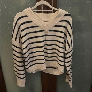 Abercrombie & Fitch Black and White Striped V-Neck Sweater